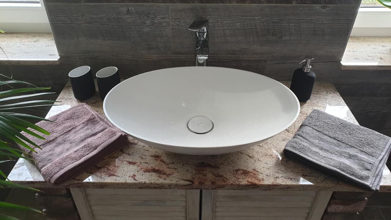 Seensucht & Urlaubstraeume, Ferienwohnung "Seerose" グロースレッシェン エクステリア 写真